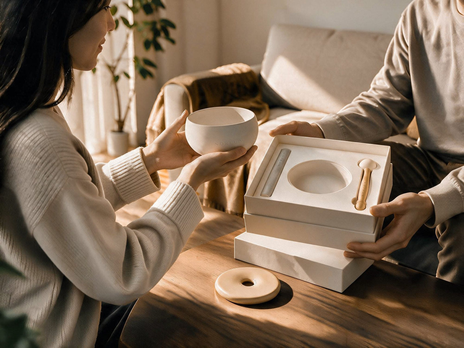 A NORLUA Warm Ivory singing bowl set being shared as a thoughtful gift at home